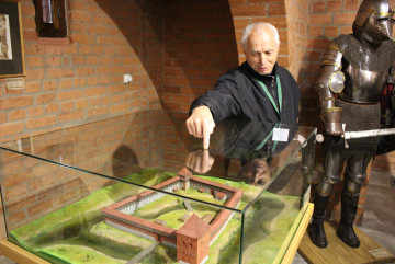 "`Array.title|replace:\