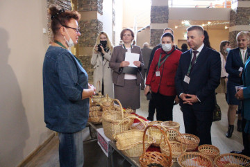 "`Array.title|replace:\