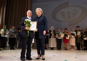 "`Array.title|replace:\