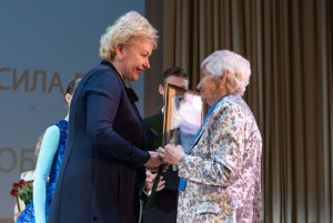 "`Array.title|replace:\